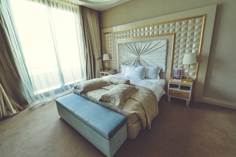 Gabala Garden Hotel Ngoại thất bức ảnh A bedroom at the hotel