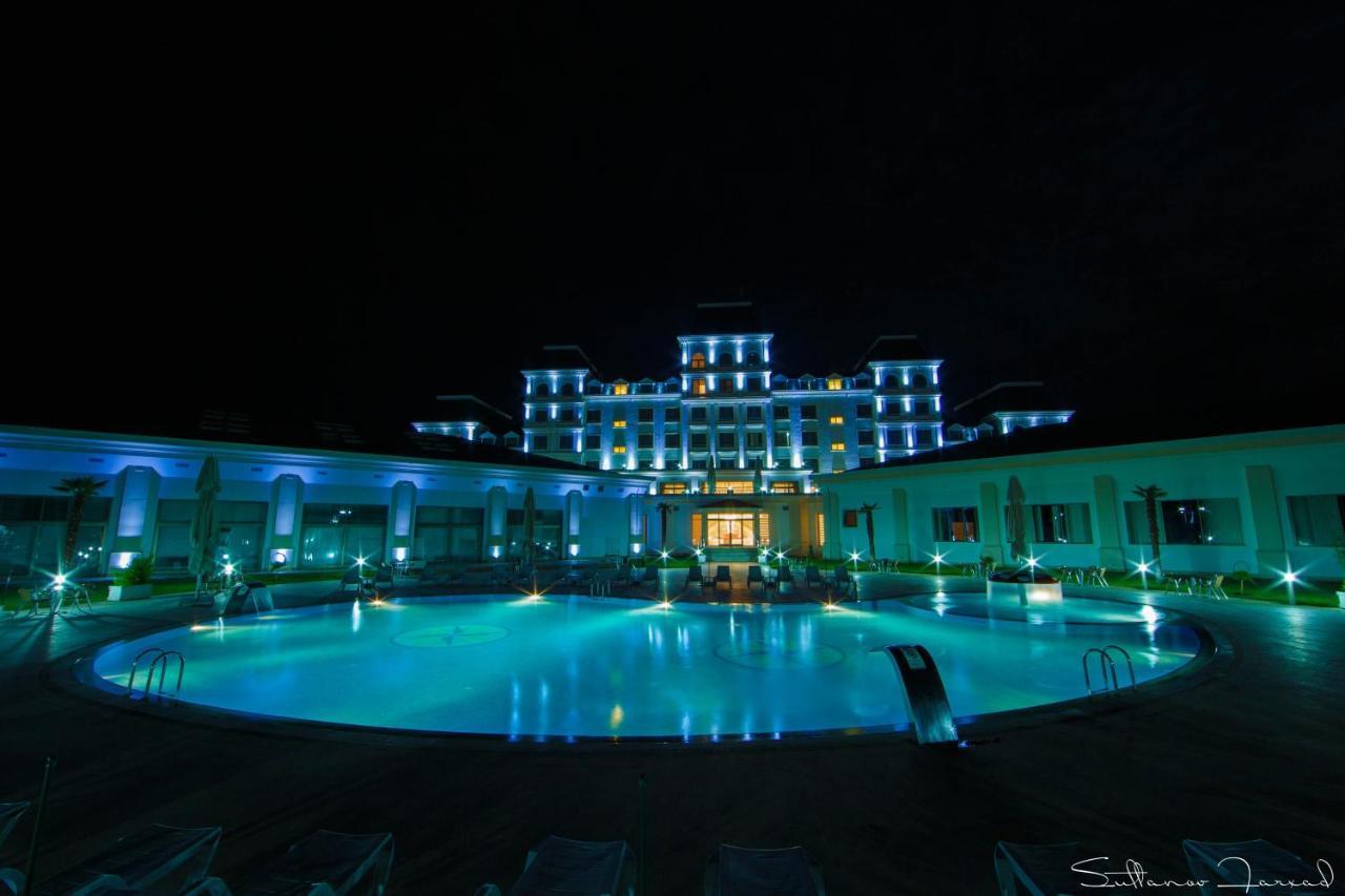 Gabala Garden Hotel Ngoại thất bức ảnh The pool at the hotel