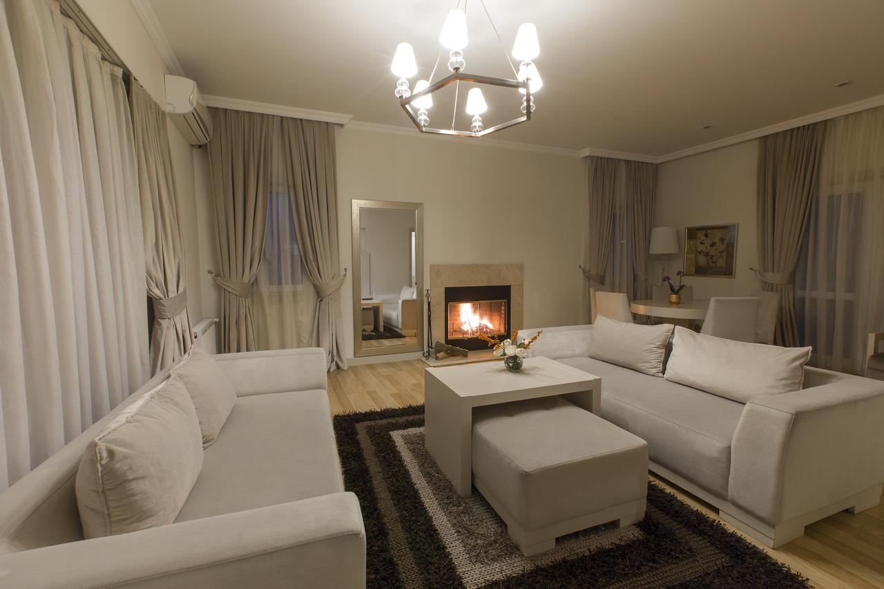 Gabala Garden Hotel Ngoại thất bức ảnh A living room with a fireplace
