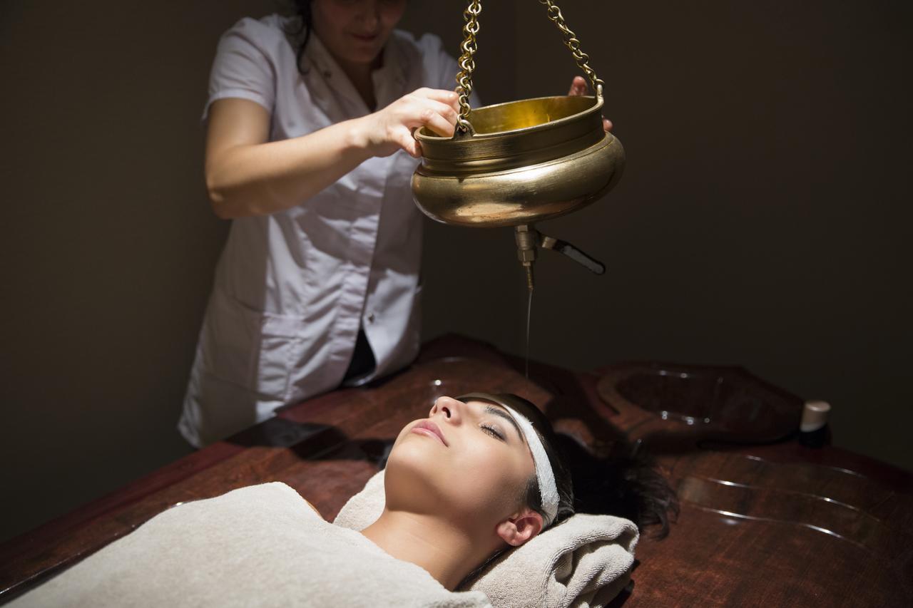 Gabala Garden Hotel Ngoại thất bức ảnh A woman receiving a head massage